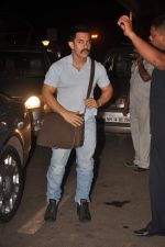 Aamir Khan snapped at airport on 27th Oct 2011 (5).JPG